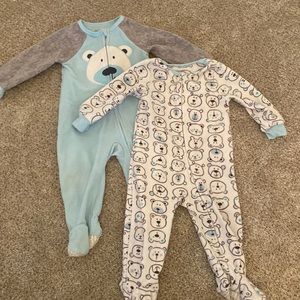 2 pack of footed pajamas, size 12 month